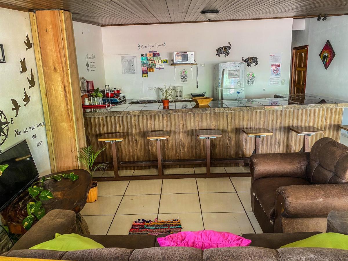 Bato'S Hostel Quepos Luaran gambar
